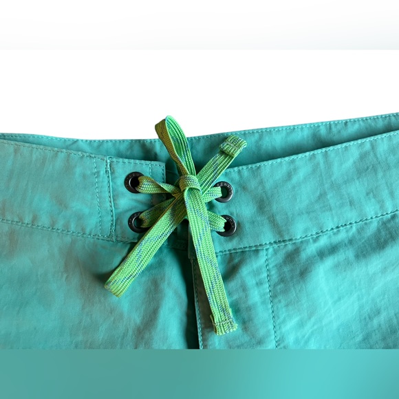 Patagonia Wavefarer Boardshorts Regular Fit Light Beryl Green w/SPF 20 Size 18 - Picture 3 of 8